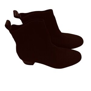NWOB Anne Klein Ribbed Fabric Bootie